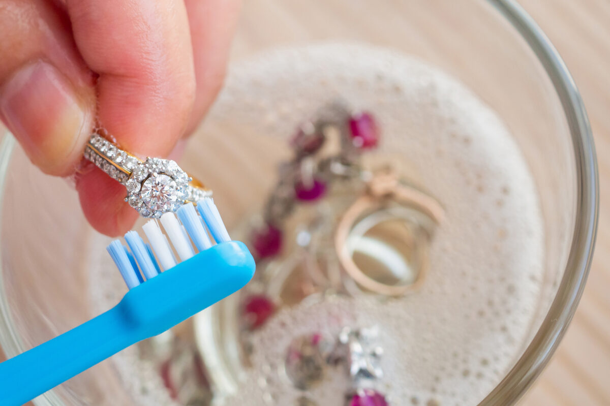 clean_jewelry